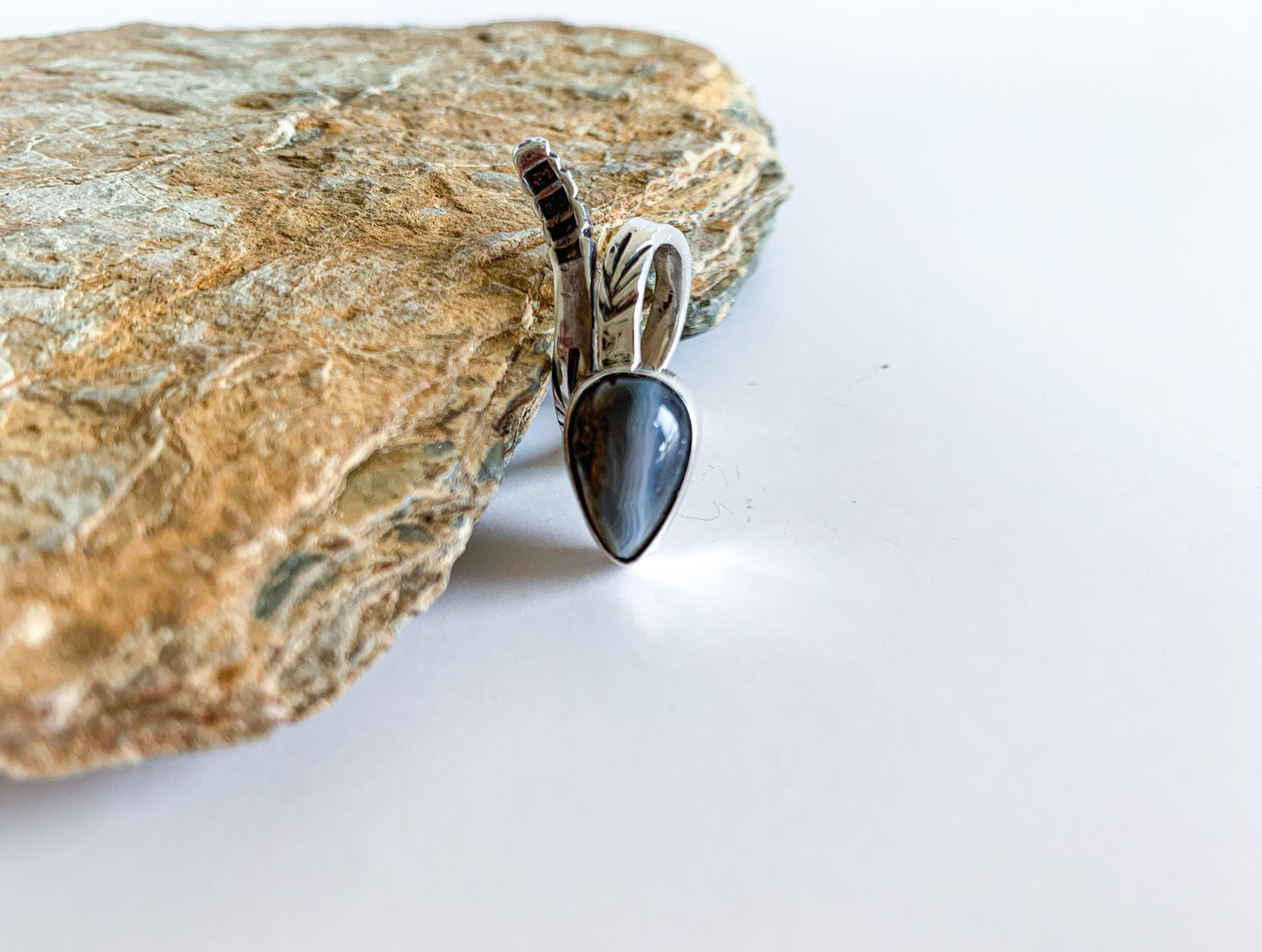 Plume Agate Snake Ring
